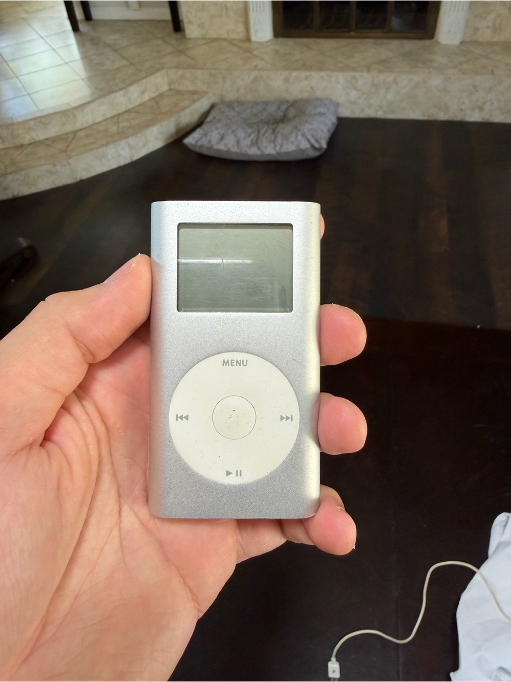 Apple Silver MP3 Player with White Click Wheel